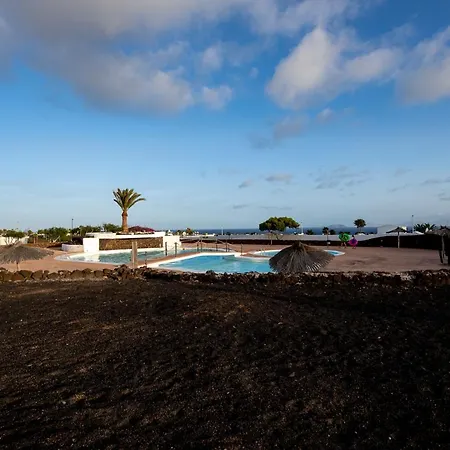 Backpackers Playa Blanca ベッド・アンド・ブレックファスト プラヤ・ブランカ